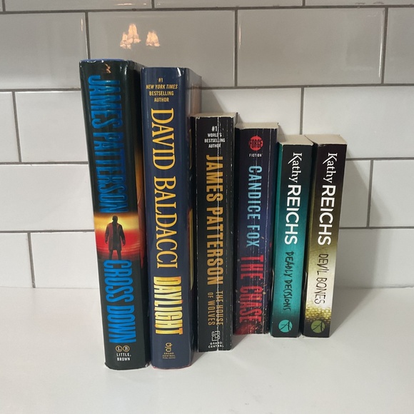 6 Various Murder Mystery Books - Picture 3 of 5